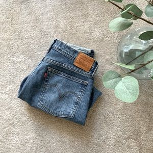 {Levi’s} Wedgie Fit Jeans